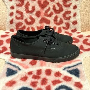 Vans Authentic Lo Pro (Black/Black)